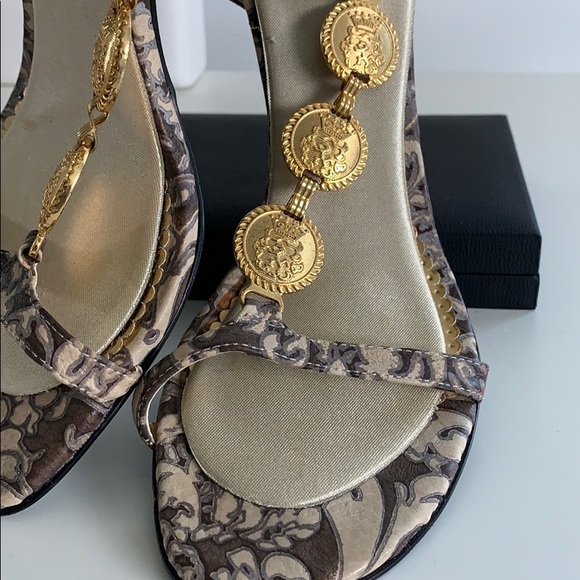 SOLD!!FINAL SALE😍!!HALE BOB ‘VERSACE’ T-STRAPS💕 - Picture 6 of 8